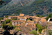 La serra da Lous , minuscoli borghi rurali semiabbandonati noti come gli Aldeias do Xisto i 'villaggi di scisto', paese di Casal Novo. 